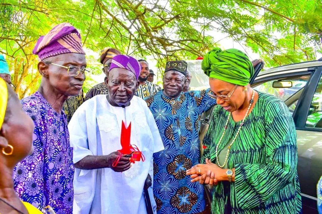 Group kicks as reps member donates SUV to APC chieftain
