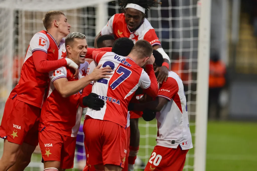 Czech: Suleiman, Ayaosi inspire Slavia Prague to dominant win over Jablonec