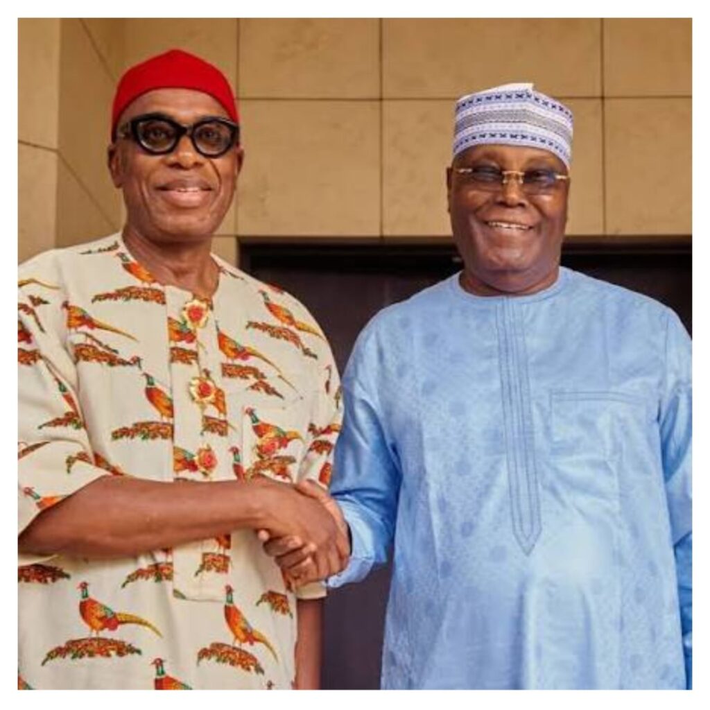 Atiku, Amaechi draw crowd at filling station, promise ‘we’ll bring back fuel subsidy’