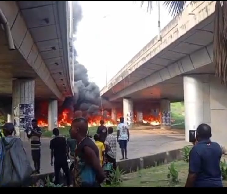 Otedola Bridge fire: FG moves to introduce weighbridges on Lagos-Ibadan Expressway
